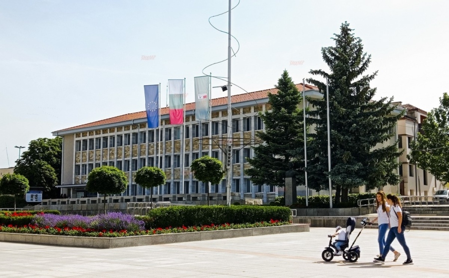 Панагюрище остава в топ 10 по заплати в България